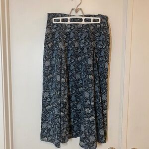 Blue floral print skirt, size 8 petite